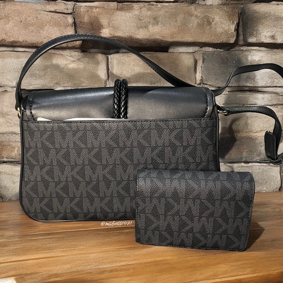 Michael Kors Lea MD Flap MSGR Crossbody + Wallet in Black/Gold NWT - Picture 4 of 6